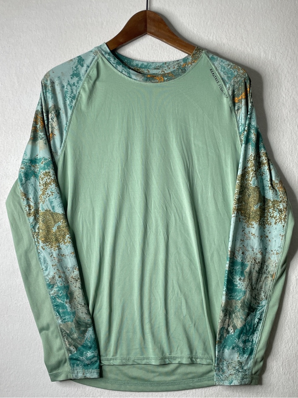 RealTree Fishing Performance Shirt Mens Small Green Camo Sleeves Outdoors Sporty